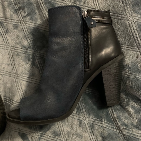 Simply Vera Vera Wang Booties - Picture 3 of 5